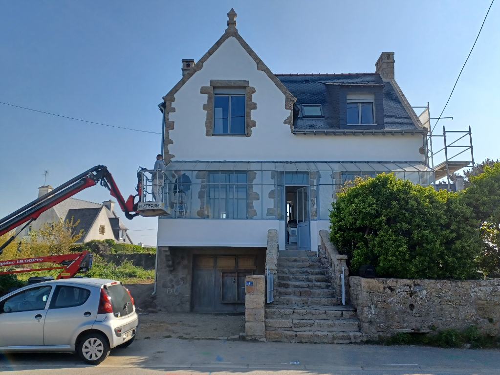 Ravalement d'une façade de maison fait à Plouharnel